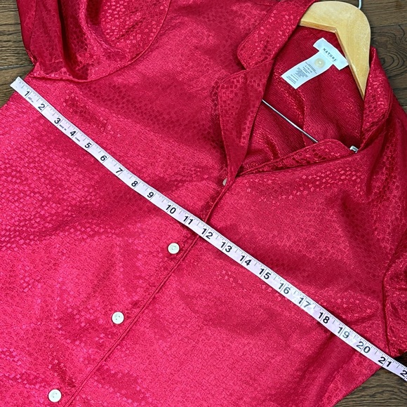 NATORI 2 piece pajama set size LARGE red silky pajama pants and button down top - Picture 8 of 13